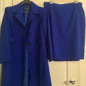 Women’s Evan Picone two piece suit.